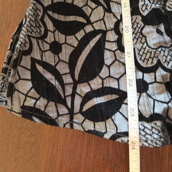 Harve Benard classic silky shine crinkle gray, velvet touch details blouse - Picture 6 of 8